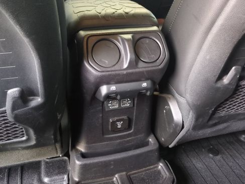Used 2021 Jeep Wrangler Unlimited Rubicon AWD/4WD image 40