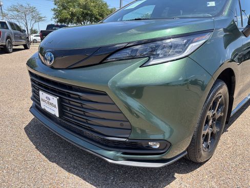 Used 2025 Toyota Sienna XLE Woodland Edition AWD/4WD image 7