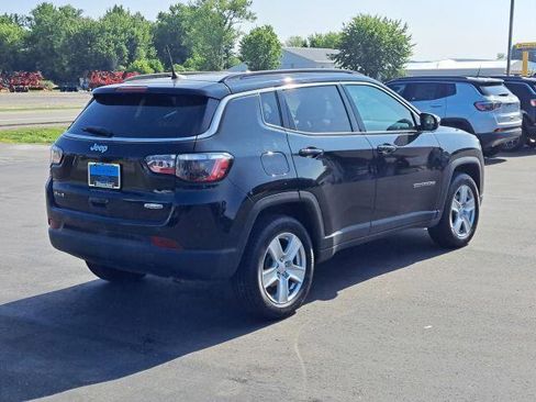 Used 2022 Jeep Compass Latitude image 3