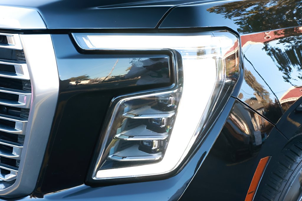 Used 2025 GMC Yukon XL Denali AWD/4WD image 8