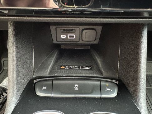 Used 2023 Chevrolet Bolt EUV Premier image 21