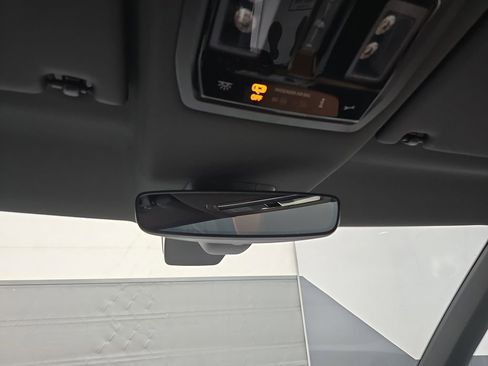 Used 2025 Volkswagen ID. Buzz Pro S Plus image 40