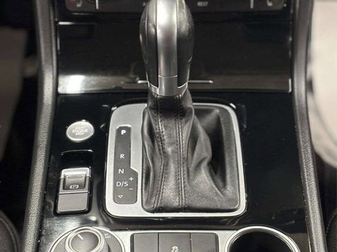 Used 2016 Volkswagen Touareg VR6 image 31