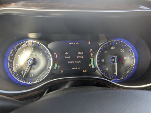 Used 2023 Chrysler Pacifica Limited image 20