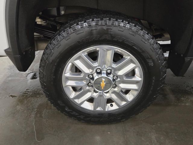 Used 2025 Chevrolet Silverado 3500 High Country w/ Technology Package AWD/4WD image 9
