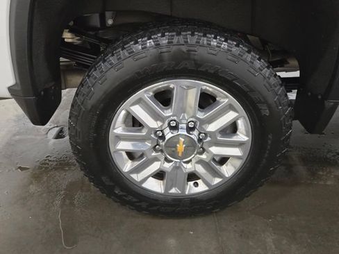 Used 2025 Chevrolet Silverado 3500 High Country w/ Technology Package AWD/4WD image 9