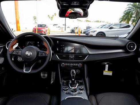 New 2025 Alfa Romeo Giulia AWD w/ Driving Assist Package image 34