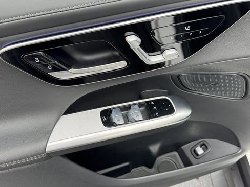 Used 2025 Mercedes-Benz GLC 300 4MATIC image 19