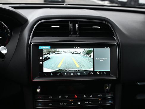 Used 2020 Jaguar F-PACE Premium image 19