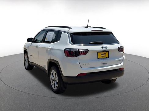 Used 2025 Jeep Compass Latitude AWD/4WD image 11