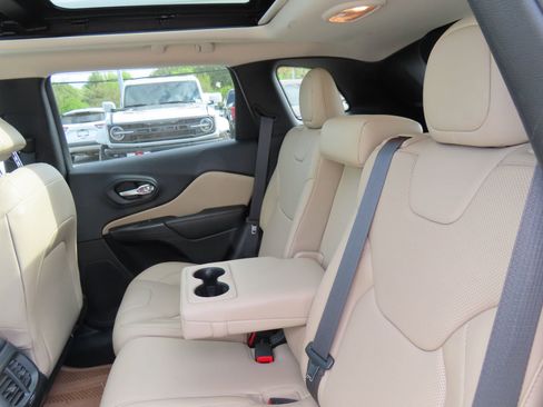 Used 2015 Jeep Cherokee Limited w/ Luxury Group image 26