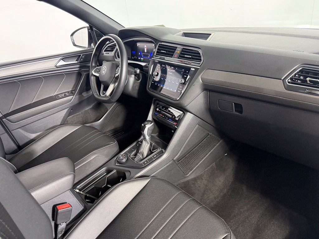 Used 2023 Volkswagen Tiguan SE R-Line AWD/4WD image 15