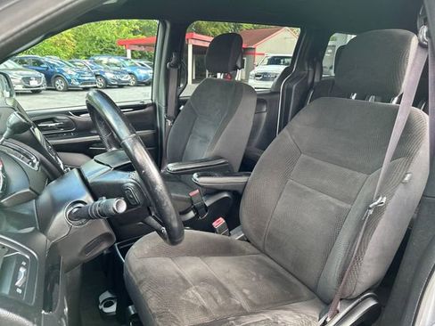 Used 2018 Dodge Grand Caravan SE image 10