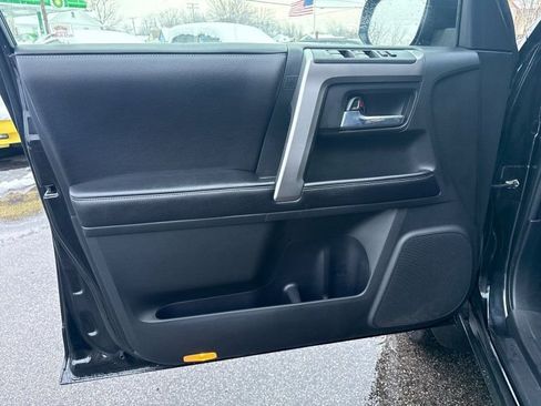 Used 2016 Toyota 4Runner SR5 image 9