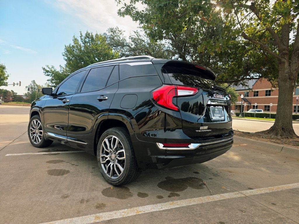 Used 2024 GMC Terrain Denali w/ Denali Premium Package AWD/4WD image 14