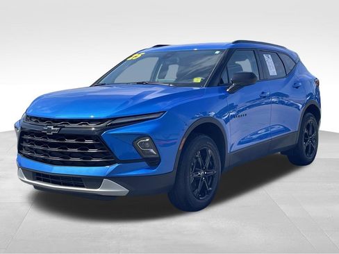 Used 2025 Chevrolet Blazer LT w/ Convenience Package FWD image 8