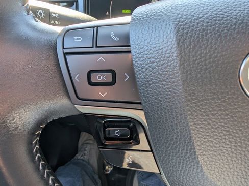 Used 2025 Toyota Camry SE w/ Convenience Package FWD image 25