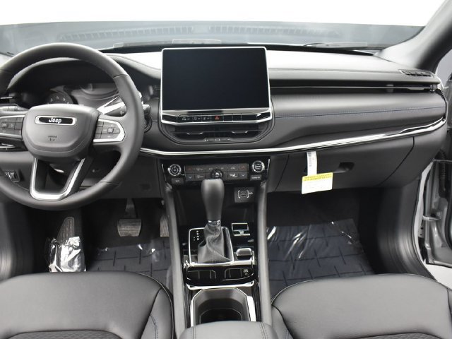 New 2026 Jeep Compass Latitude AWD/4WD image 9