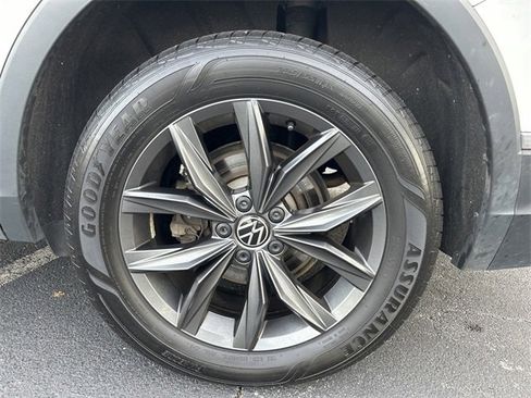 Used 2022 Volkswagen Tiguan SE image 26