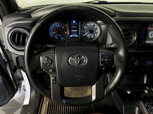 Used 2016 Toyota Tacoma TRD Off-Road w/ Towing Package AWD/4WD image 9