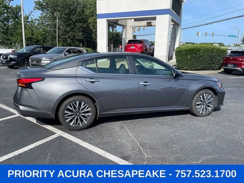 Used 2025 Nissan Altima 2.5 SV FWD image 5