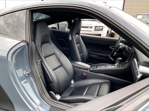 Used 2018 Porsche 911 Carrera image 8