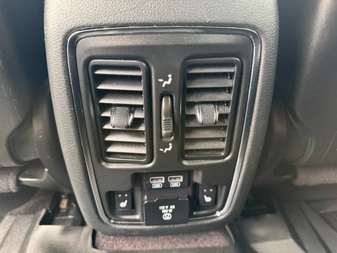 Used 2017 Jeep Grand Cherokee Limited image 23