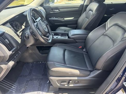 Used 2023 Nissan Pathfinder SL FWD image 16