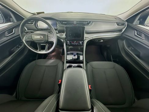 Used 2023 Jeep Grand Cherokee Laredo w/ Luxury Tech Group I image 10