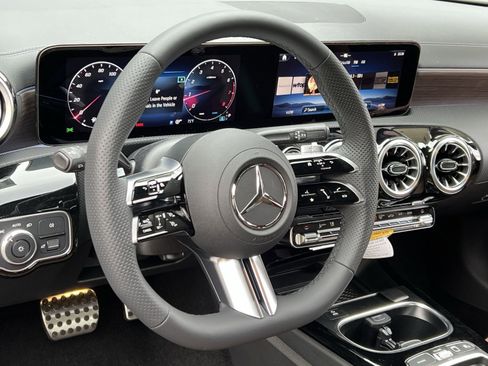 Used 2025 Mercedes-Benz CLA 250 4MATIC image 14