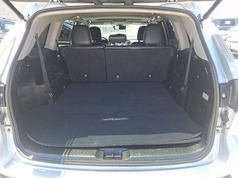 Used 2019 Toyota Highlander XLE w/ Carpet Mat Package (TMS) FWD image 6