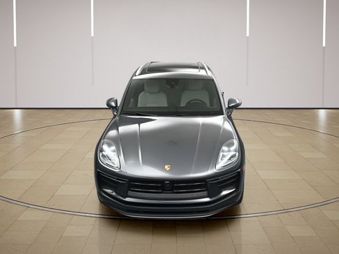 Certified 2024 Porsche Macan AWD/4WD image 39