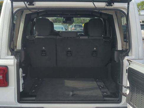 Used 2025 Jeep Wrangler Unlimited Sahara image 14