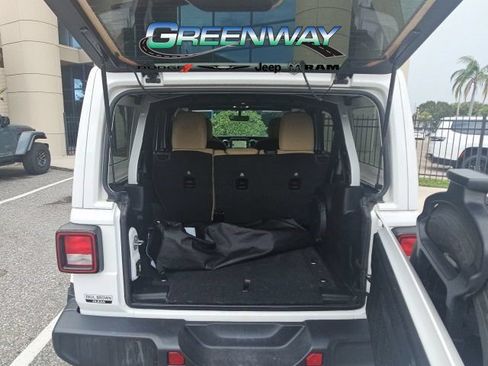 Used 2022 Jeep Wrangler Unlimited Sahara w/ Cold Weather Group AWD/4WD image 27
