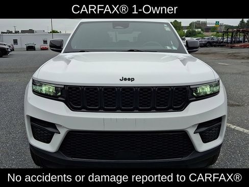 Used 2025 Jeep Grand Cherokee Altitude AWD/4WD image 2