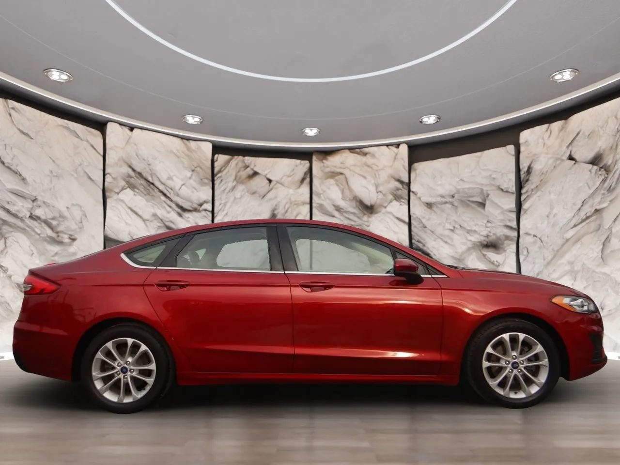 Used 2019 Ford Fusion SE FWD image 5