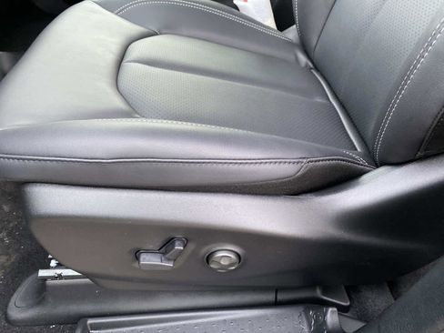 New 2026 Chrysler Voyager LX image 10