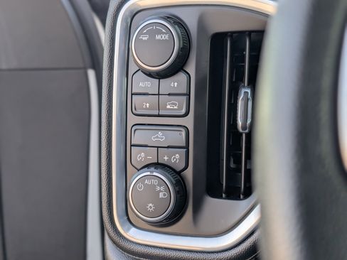 Used 2020 Chevrolet Silverado 1500 LT image 4