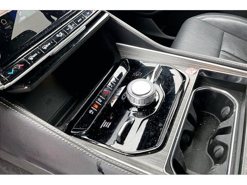 Used 2024 Jeep Wagoneer Series III AWD/4WD image 18