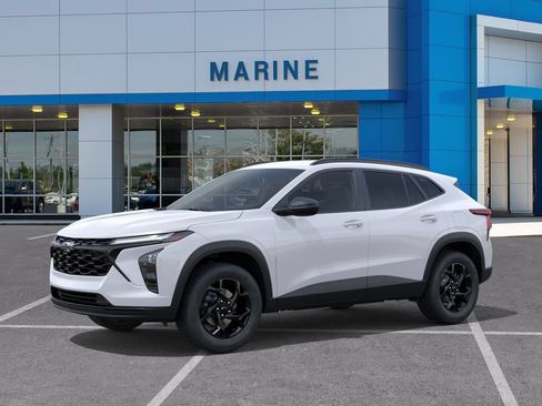 New 2026 Chevrolet Trax LT w/ Driver Confidence Package FWD image 2