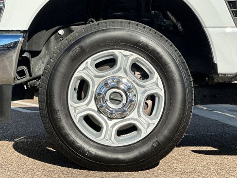 Used 2025 Ford F250 XLT image 28