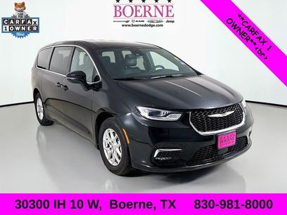 Used 2025 Chrysler Pacifica Select