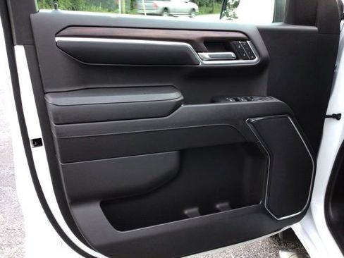 Used 2024 GMC Sierra 1500 SLT image 11