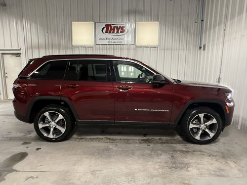 New 2026 Jeep Grand Cherokee Limited AWD/4WD image 2