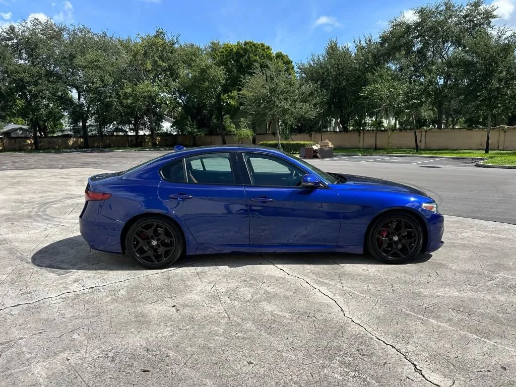 Used 2020 Alfa Romeo Giulia w/ Quick Order Package 22K Sport RWD image 4