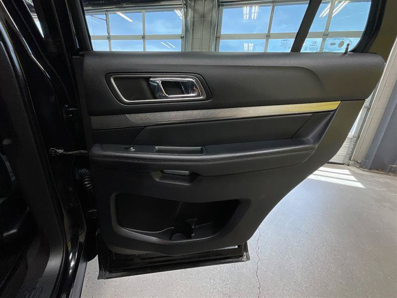Used 2019 Ford Explorer XLT w/ Equipment Group 201A AWD/4WD image 23