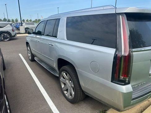 Used 2020 Cadillac Escalade ESV Luxury AWD/4WD image 8