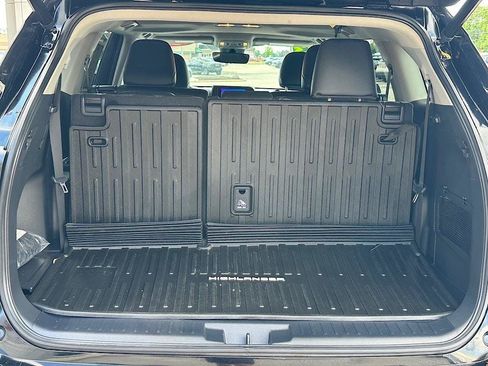 Certified 2023 Toyota Highlander XLE AWD/4WD image 13