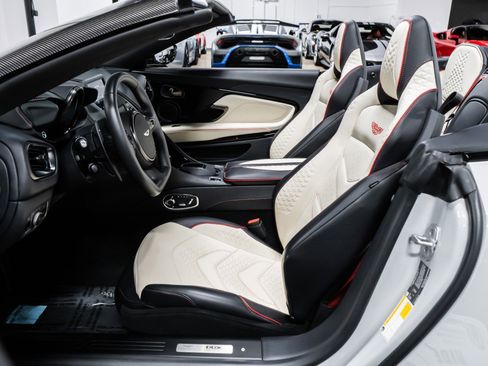 Used 2023 Aston Martin DBS Volante image 6
