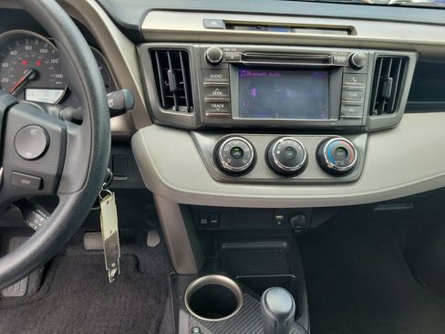 Used 2013 Toyota RAV4 LE FWD image 20
